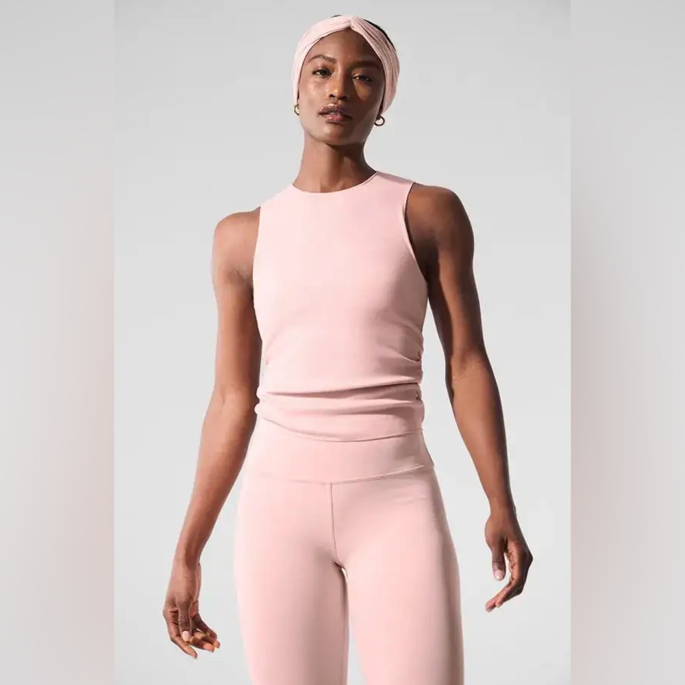 ALO Yoga Ribbed En Pointe Tank in Pink Quartz - L With PADS.